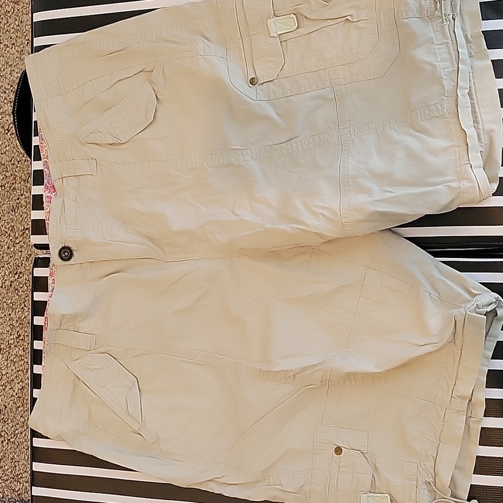 Khaki & Co Woman Shorts 18W